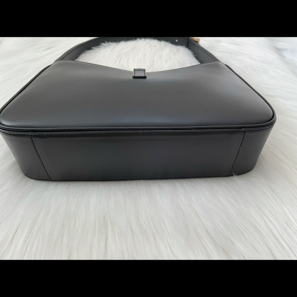 Saint Laurent Black HOBO BAG IN SMOOTH LEATHER - Picture 6 of 12